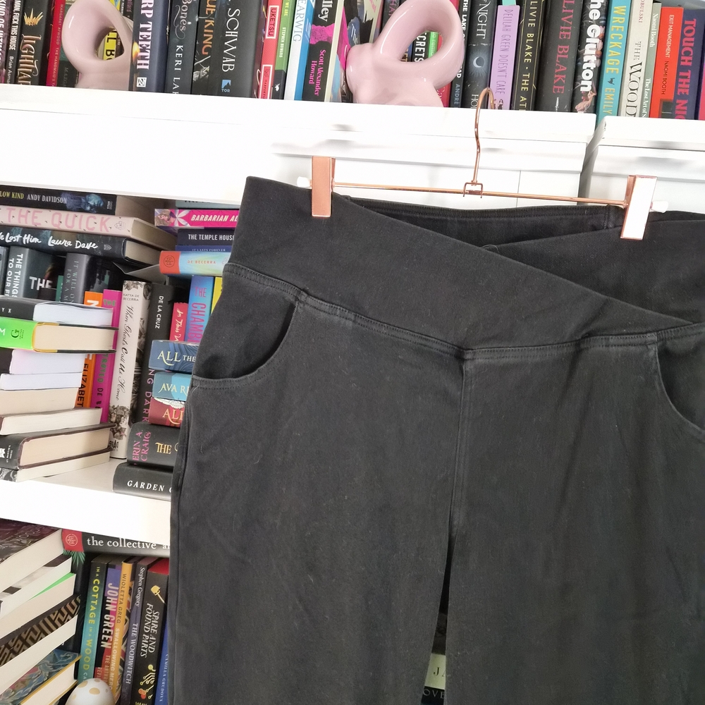 Stylish Black Women's Pants - Picture 2 of 5